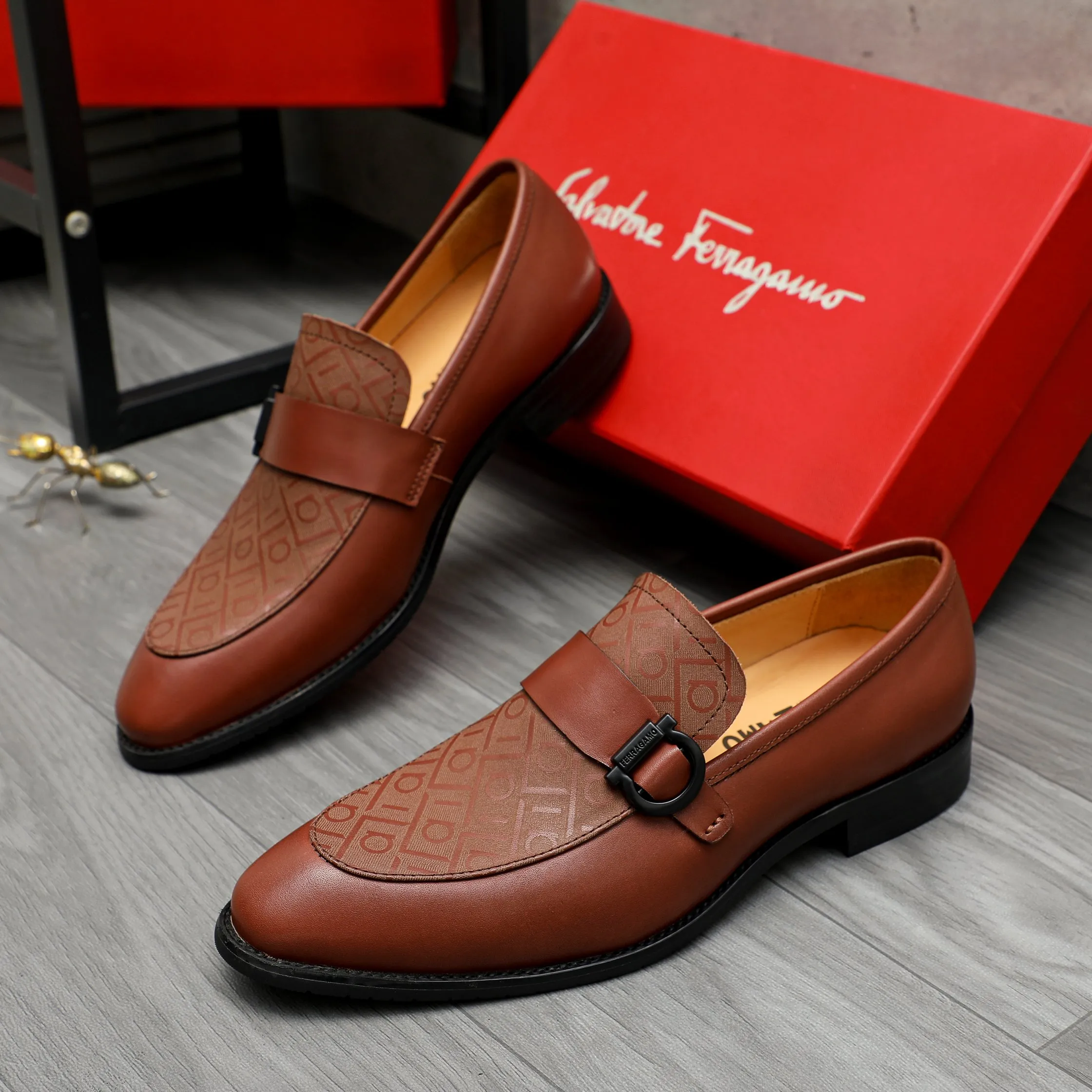 Men's men's shoes💰460 Product trademark: Ferragamo "Ferragamo" business slip-on leather shoes Regular size: 39-44 Product materials: Selected high-quality cowhide upper, cowhide lining, original outsole
